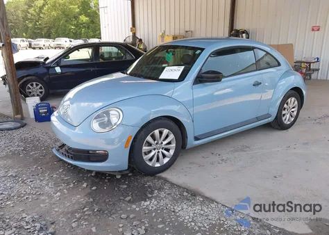 2015 Volkswagen Beetle 1.8T Fleet Edition z USA, uszkodzony, nr VIN 3VWF17AT8FM610580